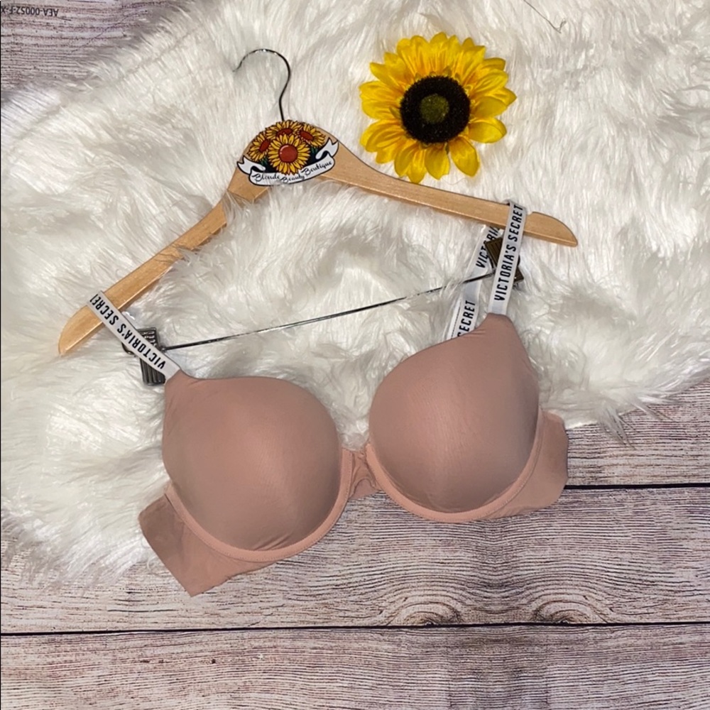 Victoria’s Secret nude bra